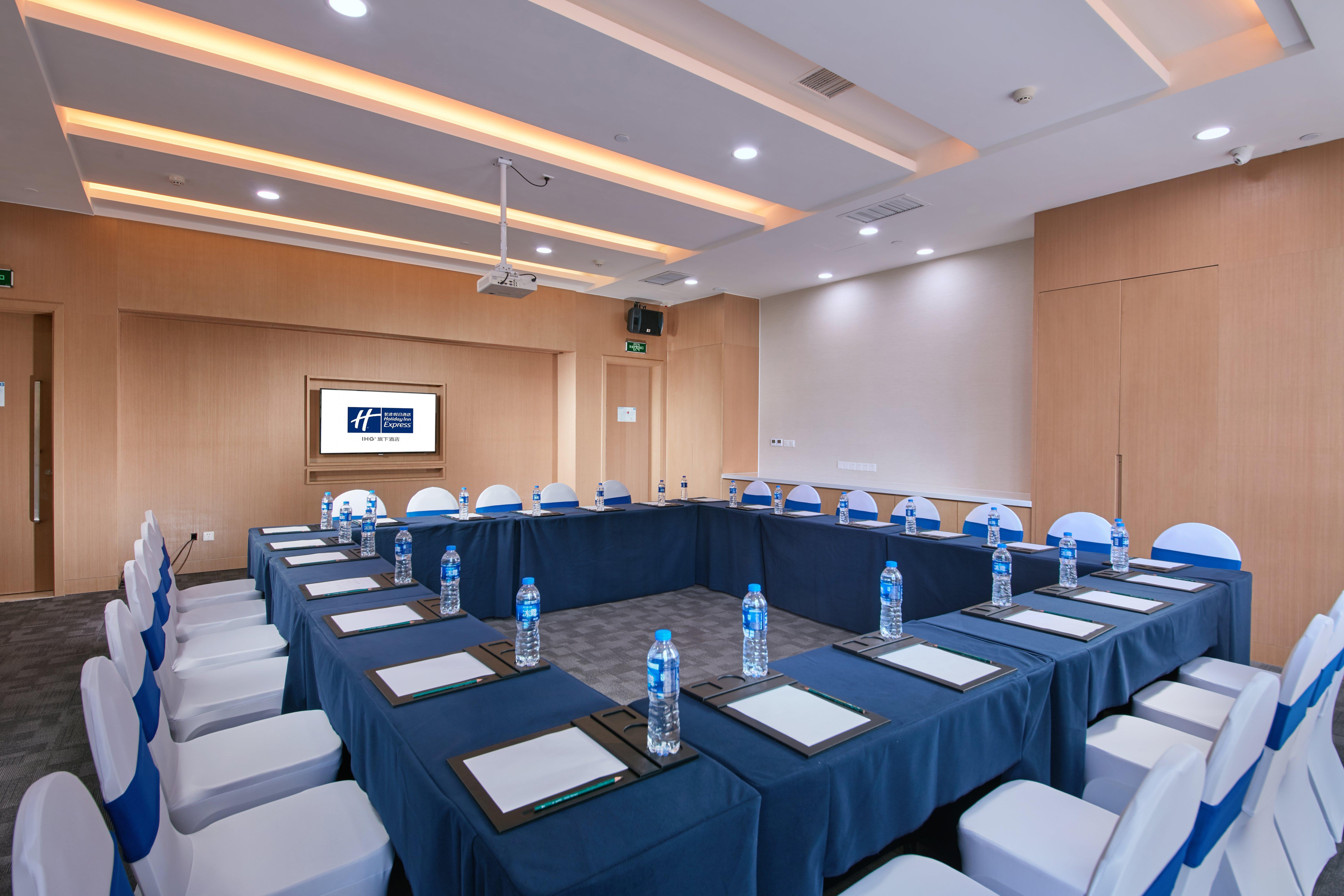 Holiday Inn Express Luoyang Yichuan By Ihg Ngoại thất bức ảnh
