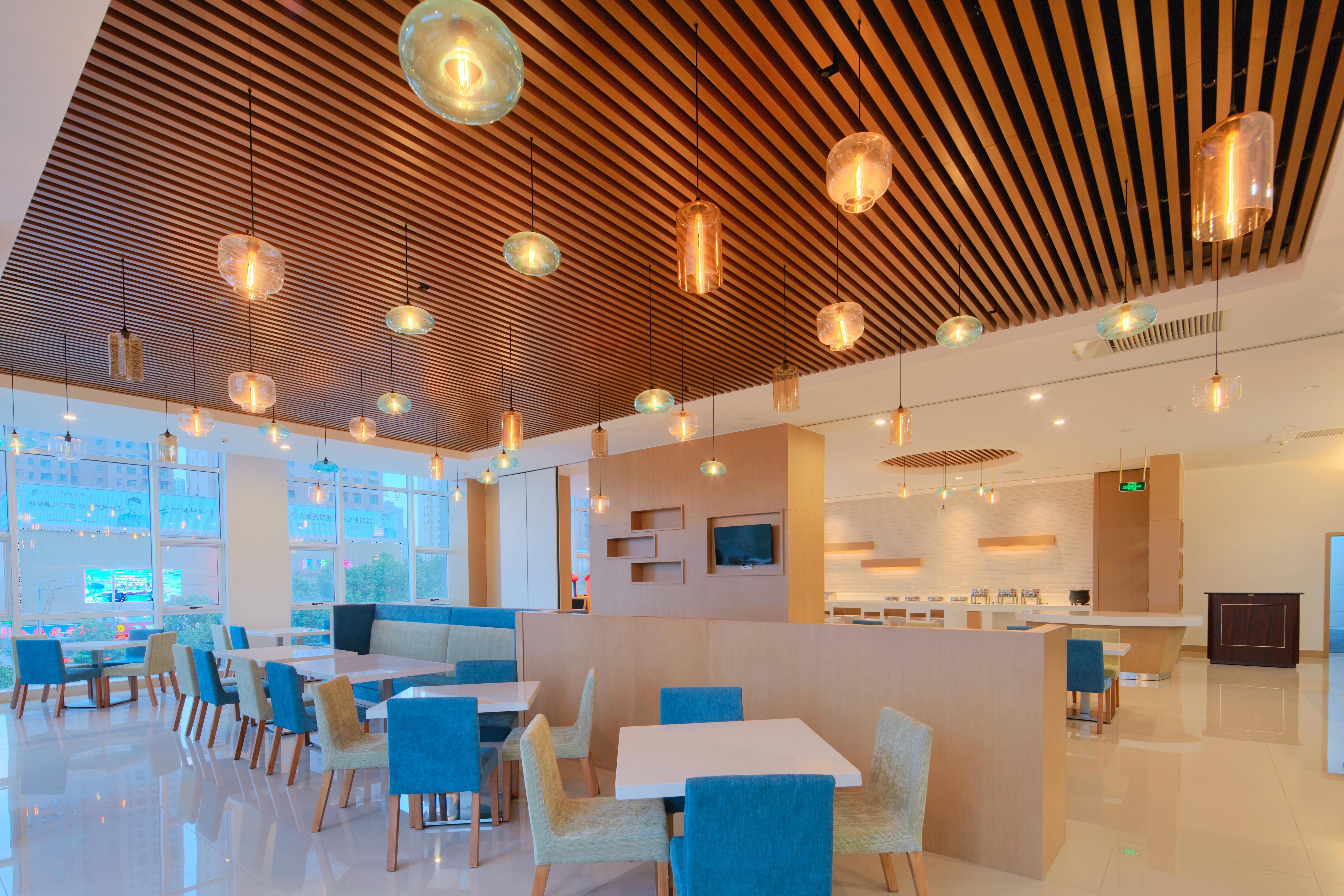 Holiday Inn Express Luoyang Yichuan By Ihg Ngoại thất bức ảnh